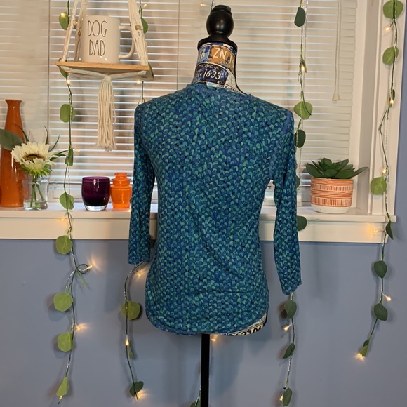 Liz Claiborne Henley Long Sleeved top.  Petite Small.  Great Condition. - Picture 4 of 5